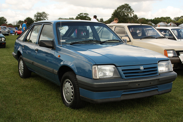 thumbnail image 2 of EAL Rear Coil Springs (Pair) For Vauxhall Cavalier MK III 1.4–2.5L 1988–1995 2 of 4